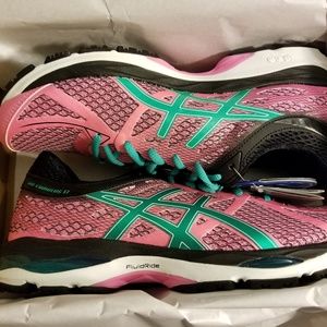 NWT Asics Gel Cumulus 17 Running Shoes